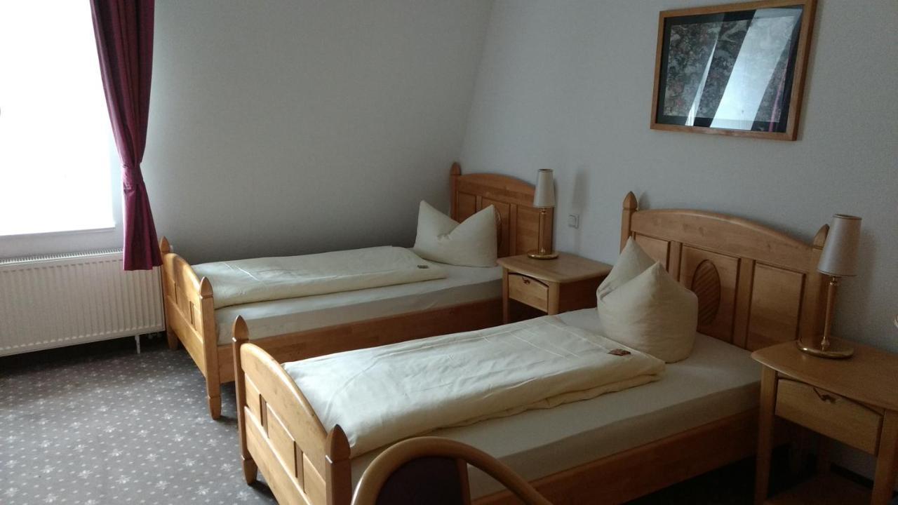 Hotel Lindenhof / Gastehaus An Der Teufelsmauer à Thale Extérieur photo