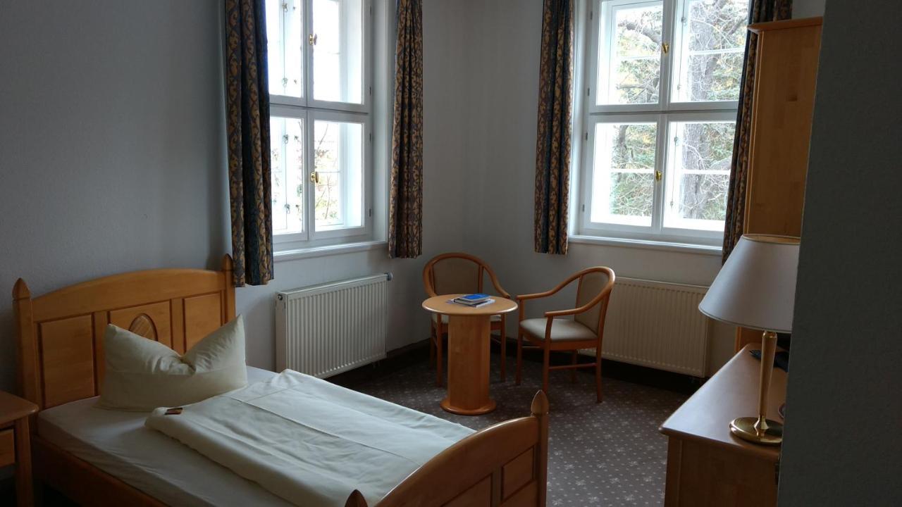 Hotel Lindenhof / Gastehaus An Der Teufelsmauer à Thale Extérieur photo