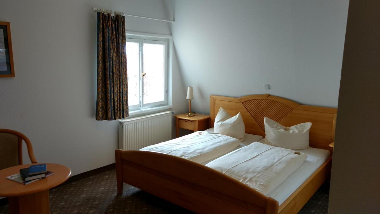 Hotel Lindenhof / Gastehaus An Der Teufelsmauer à Thale Extérieur photo