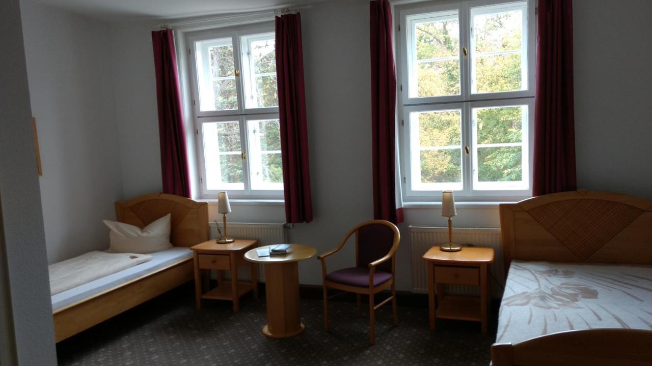Hotel Lindenhof / Gastehaus An Der Teufelsmauer à Thale Extérieur photo