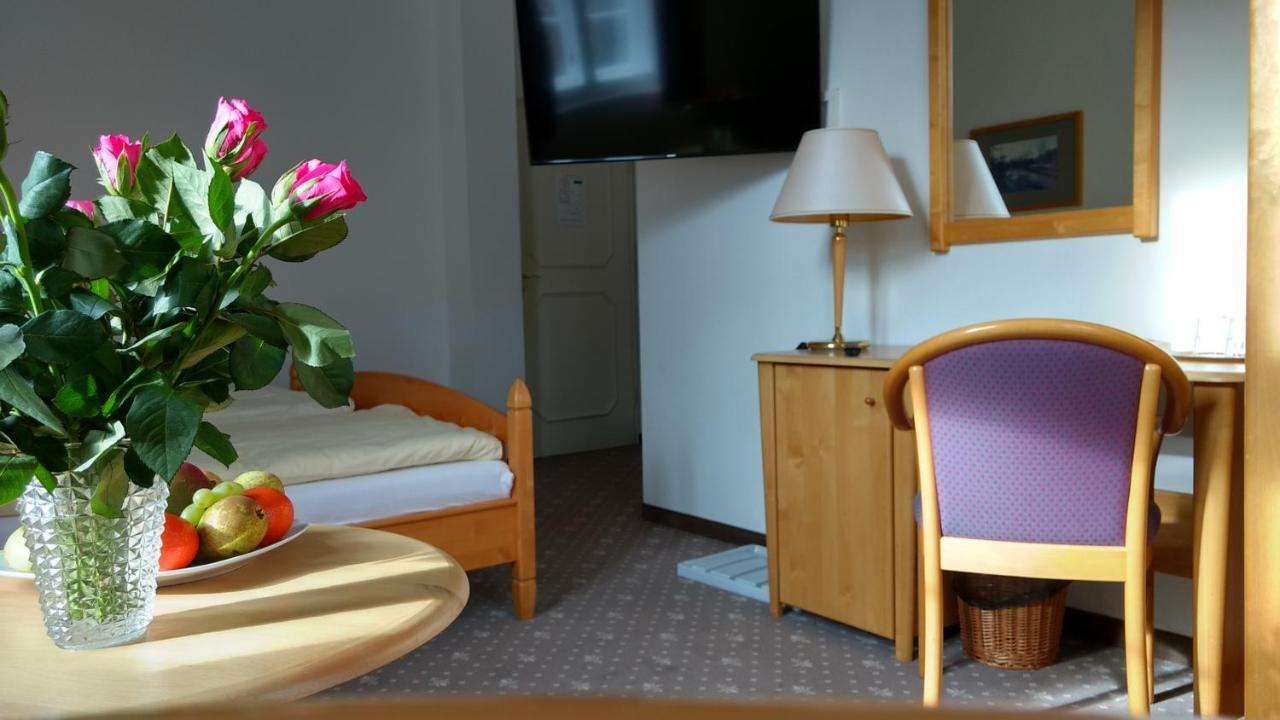 Hotel Lindenhof / Gastehaus An Der Teufelsmauer à Thale Extérieur photo