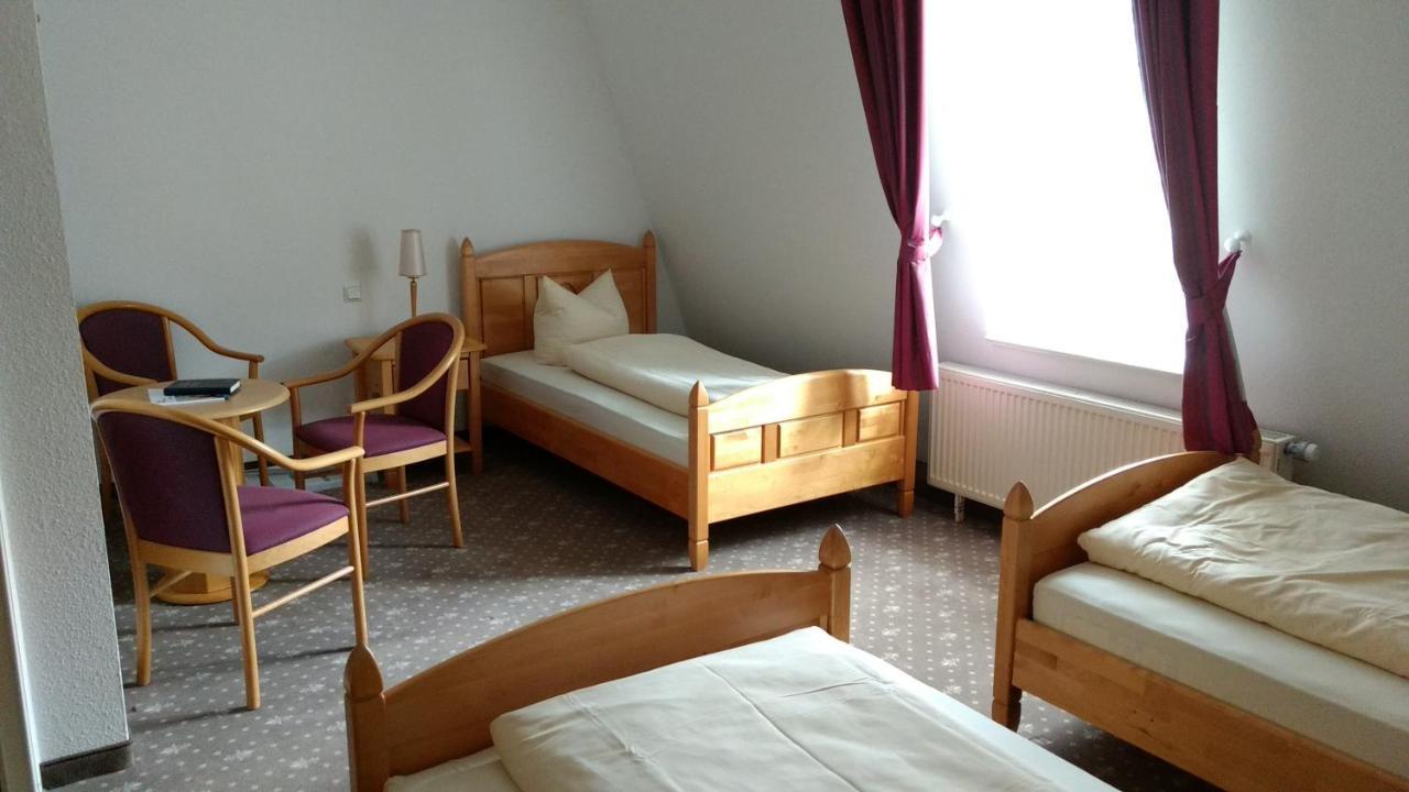 Hotel Lindenhof / Gastehaus An Der Teufelsmauer à Thale Extérieur photo