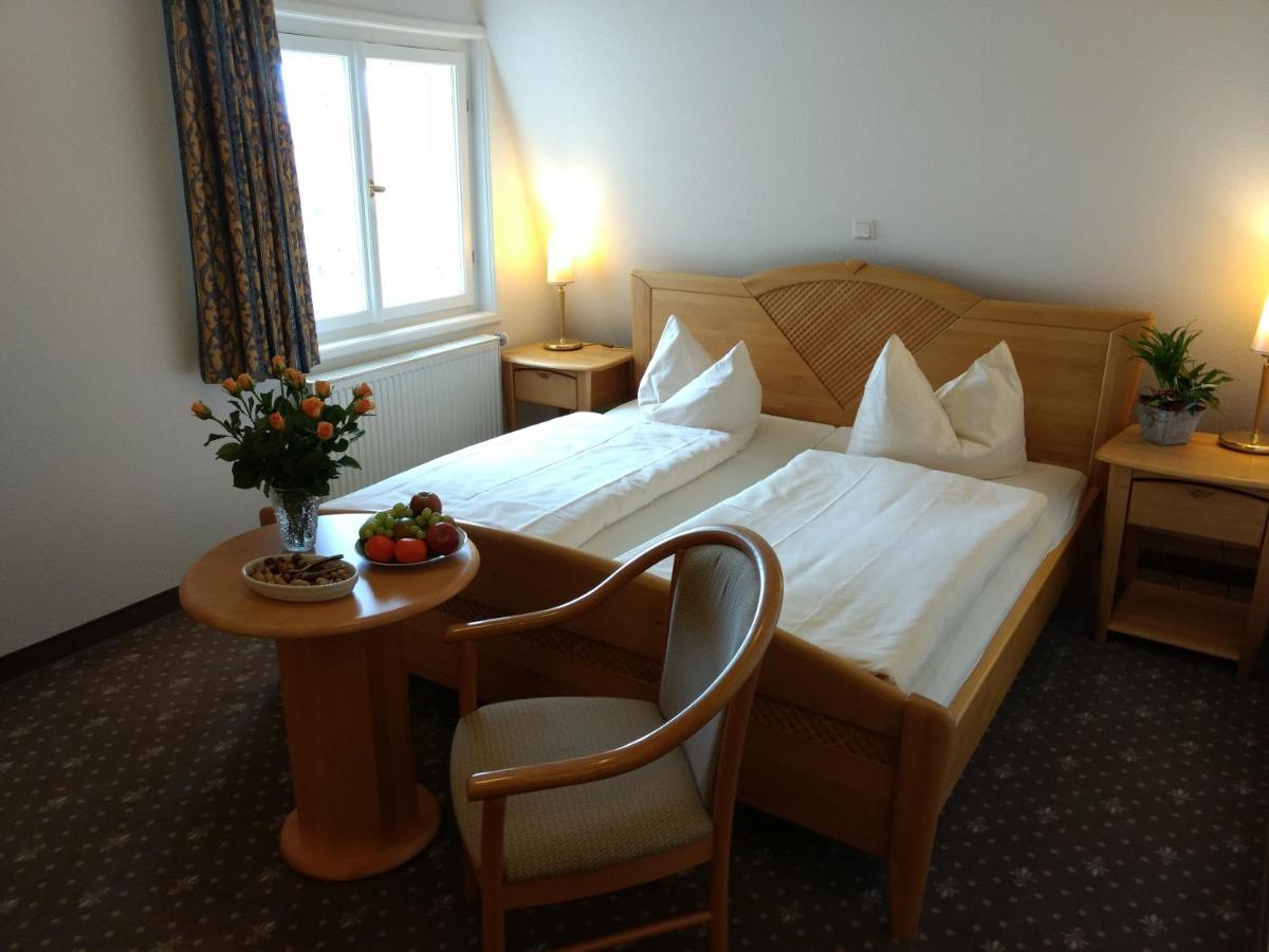 Hotel Lindenhof / Gastehaus An Der Teufelsmauer à Thale Extérieur photo