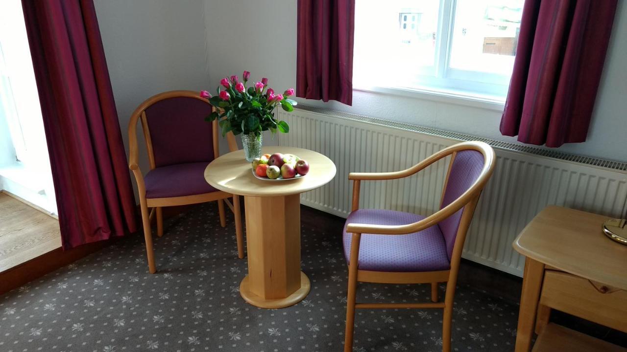 Hotel Lindenhof / Gastehaus An Der Teufelsmauer à Thale Extérieur photo
